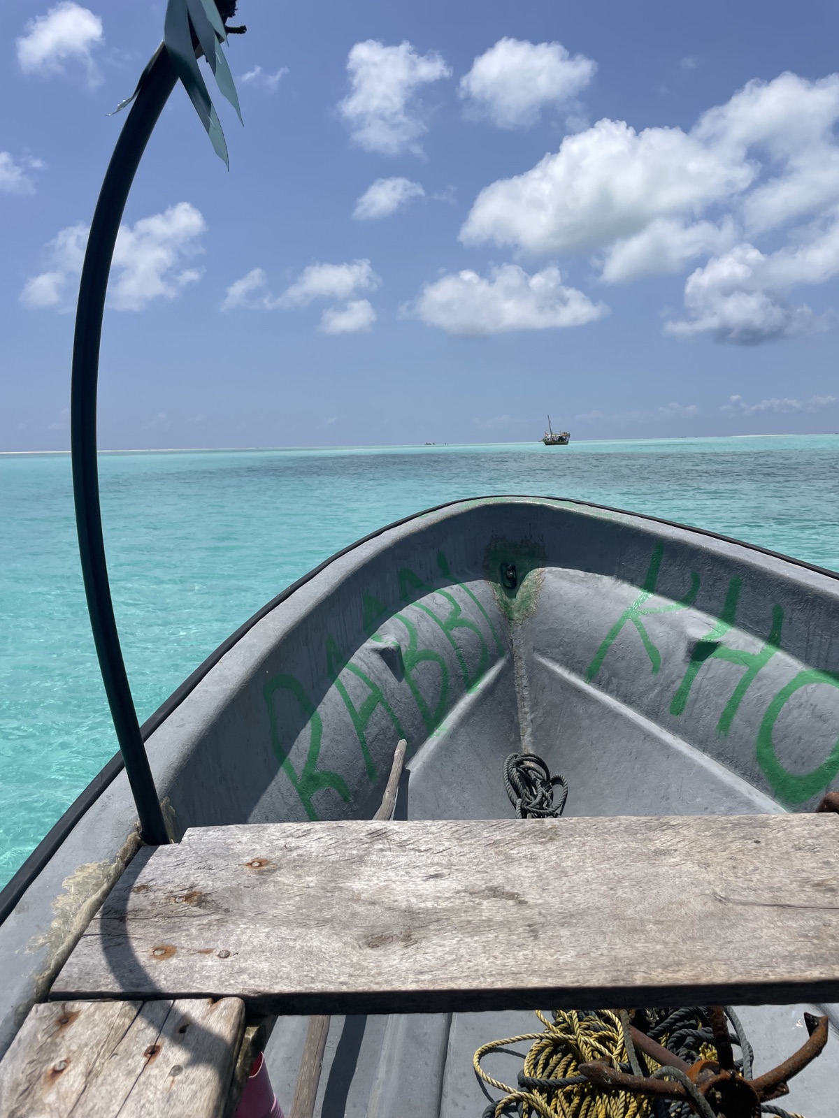 L'oceano di Zanzibar dalla prua di una barca locale